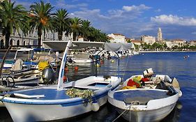Apartment Aspalathos Centar - City Center, A Few Minutes' Walking Distance To The Unesco Palace, Parking Lot In Front Of The Apartment